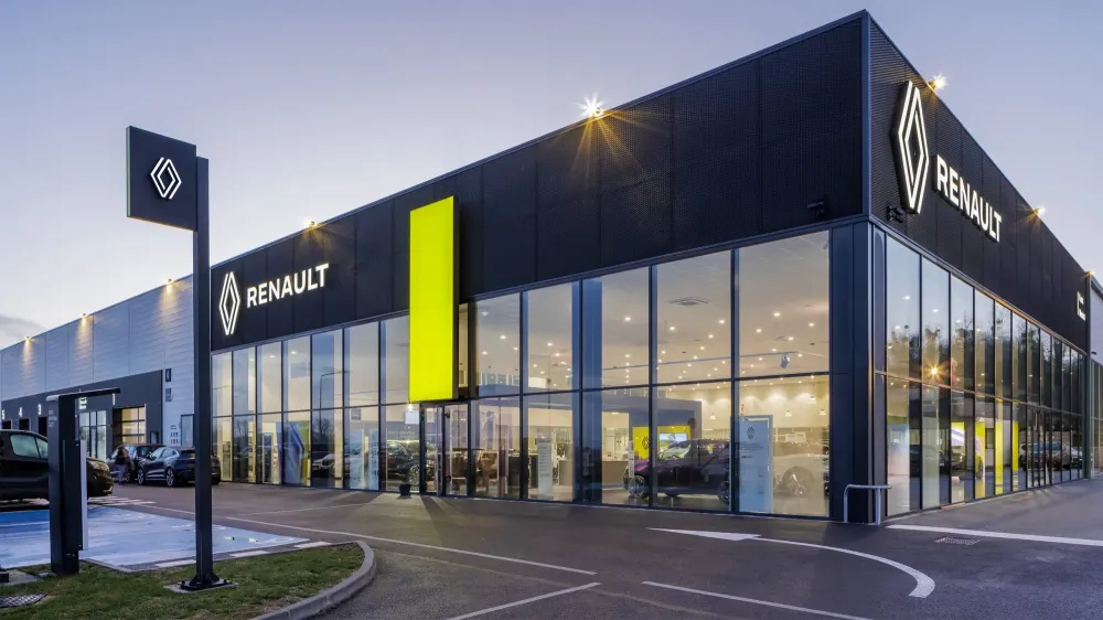 Agent Renault près de Saint-Quentin