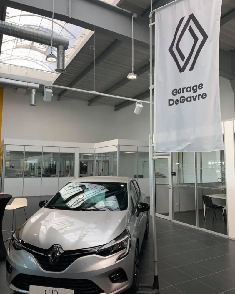 Voiture Neuve près de Saint-Quentin